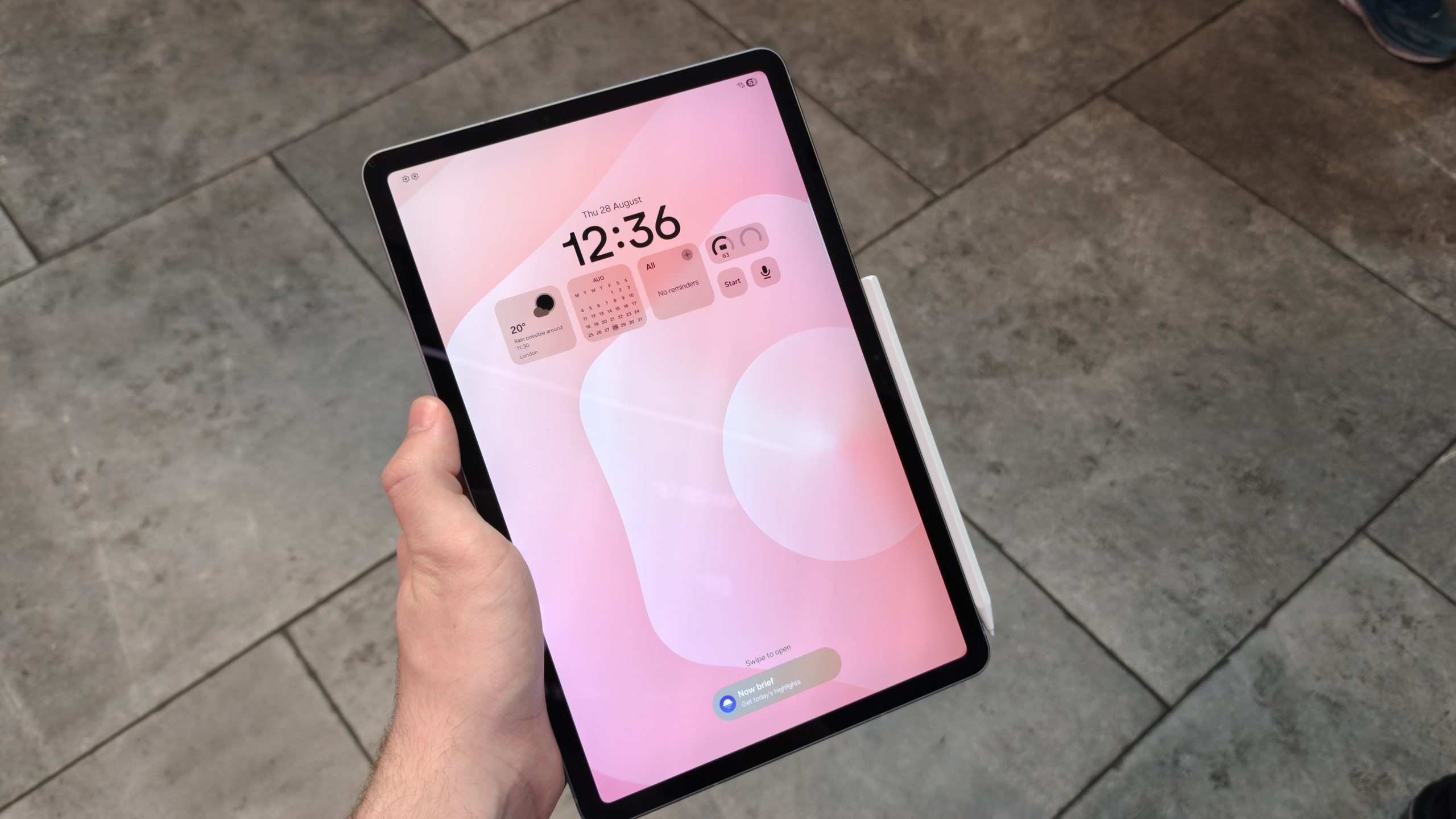I tried the Samsung Galaxy Tab S11, and it’s a productivity powerhouse that takes the fight to iPadOS 26
